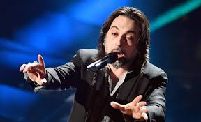 La moglie del cantante infatti pare che l'abbia tradito con riccardo scamarcio. Francesco Sarcina Chi E Eta E Moglie Del Cantante De Le Vibrazioni Ospite Di Oggi E