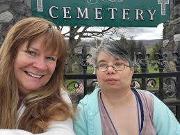 Gorgeous and peaceful walk at Lessons Park and East Lawn Cemetery