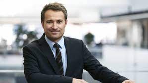 Ekstra bladet oplyser også at tv3 sportens chef , peter nørrelund, i dag og i morgen afholder en række personlige samtaler med hver enkelt. Tv2 Sporten Ansatte