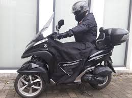 Tablier Bagster Boomerang Pour Yamaha Tricity Montage Et Essai Notre sélection des meilleurs tabliers pour la moto afin d'améliorer votre confort et votre équipement contre le froid parmi les plus grande marque tucano urbano, bagster. tablier bagster boomerang pour yamaha