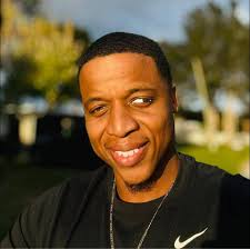 😂😂😂Bro chose violence