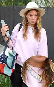 The star posted a tribute to the former one direction singer amid social media rumours and tabloid speculation that they are in a relationship. Fans Are Convinced Olivia Wilde Is Now Wearing Harry Styles Jewelry E Online Ap