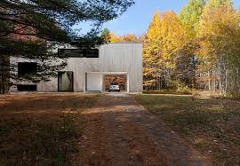 Typical 90 S Bungalow Converted Into Modern Family Home Maison Terrebonne La Shed Architecture Architecture Architecture Residentielle