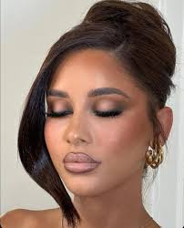 Mirna Cabrera (lovelymiirna)