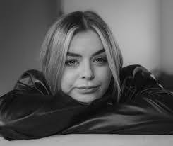 Shauna Higgins's Instagram, Twitter & Facebook