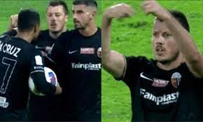 Oct 03, 2020 · pec zwolle is zwaar teleurgesteld in de gang van zaken rond de transfer van alessio da cruz. Spits Is Woedend Dat Hij Penalty Niet Mag Trappen En Maakt Z Het Nieuwsblad Mobile