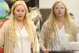 We are in no way affiliated with amanda or anyone related to her. Amanda Bynes Is Dating A Jared Leto Look Alike Sources Say Amanda Bynes Look Alike Amanda