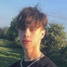 Joe Linnell's Instagram, Twitter & Facebook