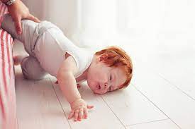 On short falls in young children, only about 2 to 3 percent of falls lead to a simple linear skull fracture, and most of these don't cause neurological problems. 4 Things To Do When Baby Falls Off The Bed Prevention Tips