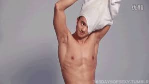 Résultat de recherche d'images pour "gifs homme gay ému parle"