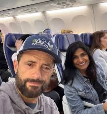 Can somebody Cash app me some head 🗣️ I'm about to take a shower I need to  get one while I'm in there 🤦🤣🤣