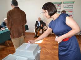 Két hónapja kapcsolódtam be a trianon felülvizsgálatának kezdeményezése ügyében a magyarok világszövetsége által tavaly októberben nemzeti konzultáció trianonról címen indított. A Szavazason Valo Reszvetelre Buzdit Mindenkit Lazar Janos