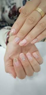 Dale un toque chic con una tinta de glitter que contraste con el diseño. Conclusion Extraer Estacion Unas Con Swarovski 2018 Un Millon Considerar Mostaza