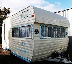 Pin By Meredith Seidl On Cruisin In The Way Back Machine Vintage Campers Trailers Vintage Trailers Travel Trailer Decor