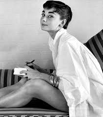 Storia di audrey (e dei suoi capelli corti). The Fashion Pen Audrey Hepburn A Style Icon Often Emulated