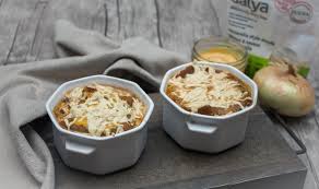 La Meilleure Soupe A L Oignon Basilic Et Romarin Recipe Healthy Soup Recipes Slow Cooker Soup Stew Recipes