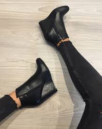 Check spelling or type a new query. Bottines Noires Compensees A48121