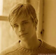 Tw: murder Never Forget: On todays date Matthew Shepard, a 21-year-old  student at the University of Wyoming, was brutally attacked and tied to a  fence in a field outside of Laramie, Wyoming