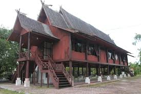 Mengenal rumah adat padang lebih dekat (ciri khas, jenis, ruangan, dll). Atap Rumah Adat Minangkabau Cek Bahan Bangunan
