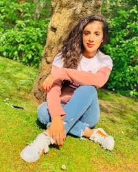 My friends call me کُوکُو. Latest Pictures Of Beautiful Maham Amir With Her Husband Faizan Sheikh In London Desi123 Com Online News Portal Asia World Latest News