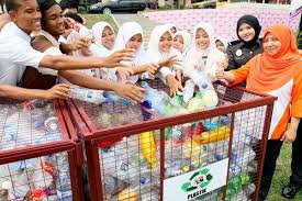 Kebanyakan pusat kitar semula memerlukan anda mengasingkan penutupnya dan meleperkan botol tersebut. Pantau Kilang Kitar Semula Plastik Elak Jadi Pusat Pengumpulan Sampah Dunia Ecoknights