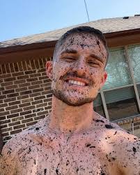 Cody Farrar's Instagram, Twitter & Facebook