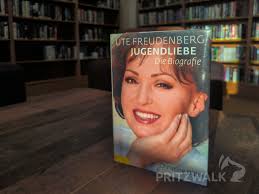Ursula Bock und Hildegard Pohl -eine interdisziplinäre Veranstaltung- Ursula  Bock liest aus ihrem Buch « Flucht aus Königsberg » und Hildegard Pohl  begleitet sie musikalisch. 1938 in Königsberg/Ostpreußen geboren, erzählt Ursula  Bock