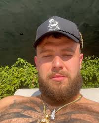 Every rose has its Sharpside 🌹🔪