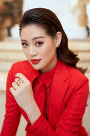 Nguyễn trần khánh vân đăng quang hoa hậu hoàn vũ việt nam 2019. Cuá»™c Ä'á»'i Ä'áº§u Khong Khoan NhÆ°á»£ng Cá»§a Cac Thiáº¿t Káº¿ Trang Phá»¥c Dan Tá»™c Cho Hoa Háº­u Khanh Van