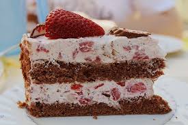 Die erdbeeren und yoguretten unter die creme rühren und mit der gelatine wie gewohnt festigen. Yogurette Torte All Rezepte