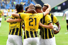 Vitesse slaat dubbelslag met spits en keeper. Ierse Kranten Dundalk Heeft Magisch Moment Nodig Om Vitesse Te Verslaan Vitesse In Europa Gelderlander Nl