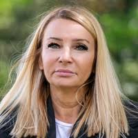 PDF) Between polarization and opposition