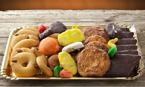 I susamielli napoletani sono un altro classico dolce della tradizione natalizia partenopea. Abbecedario I Dolci Di Natale Napoletani Rococo Susamielli Struffoli Mostaccioli E Pastiera Luciano Pignataro Wine Blog