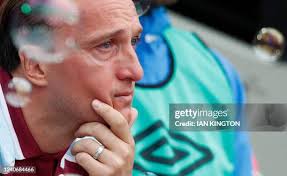585 Midfielder Mark Noble Photos & High Res Pictures
