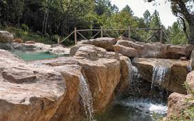 Piscines Paysagees D Exception Bassins Cascades Rochers Reconstitues