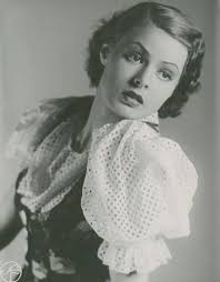 SCANDALUL INGRID BERGMAN FRUMOASA ACTRIȚĂ SUEDEZĂ ȘI MARILE EI PASIUNI  Ingrid Bergman s-a născut pe 29 august 1915 în Suedia. Fetița a rămas  orfană de mamă când avea doar 3 ani, iar