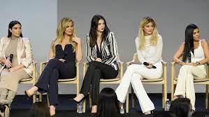 Le site officiel de l'incroyable famille kardashian: L Incroyable Famille Kardashian Saison 16 Episode 2 Kim Joue L Entremetteuse Pour Kourtney Et Scott Disick Le Recap Melty