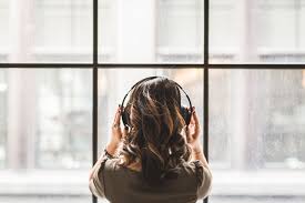 Mendengarkan musik tertentu sebenarnya bisa membantu anda berlari lebih cepat. Apa Sih Pengaruh Mendengarkan Musik Pada Produktifitas