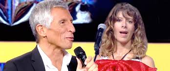 N'oubliez pas les paroles : Magali Ripoll fait une erreur en chantant une  chanson de Johnny et Sylvie