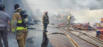 Deja dos muertos y cuatro lesionados macro incendio en fábrica de santa catarina, nl. Incendio En Bodegas En Santa Catarina