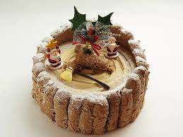 200 gr di savoiardi 125 gr di burro 90 gr di nesquik in polvere 3 uova 1 tuorlo Charlotte Di Babbo Natale Al Cioccolato