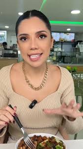 🥶☀️En invierno o verano disfruta como 🧚🏻‍♂️MariaRene tus  JOYGREEN🥙🍜💚…. Ahora también desayunos … una delicia🫶😋,  #joygreenchoptsalad #santacruzdelasierra #viral #maríarenépomacusi  #choptsalad #ensalada ...