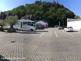 Camperplaats Montabauer Stellplatz Am Schloss Campercontact Camperplaats Duitsland Vakantie