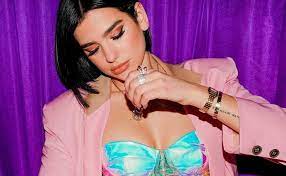 Records in 2014 and released her eponymous debut album in 2017. Ini 8 Fakta Unik Tentang Penyanyi Dua Lipa