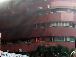 Saya juga berkesempatan menziarahi pesakit di wad yang berkenaan serta kakitangan yang bertugas. Terkini Unit Rawatan Rapi Icu Hospital Sultanah Aminah Terbakar Wanista Com
