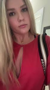 Lauren Wikoff's Instagram, Twitter & Facebook