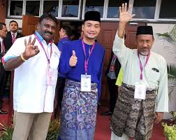 Beliau merupakan simbol penyatuan orang melayu yang seterusnya membawa kemerdekaan bagi sebuah. Cicit Datuk Onn Jaafar Bertanding