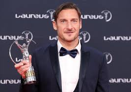 Francesco Totti Honoured With Top Laureus Awards Edin dzeko è stato votato dai tifosi come miglior giocatore del 2018.