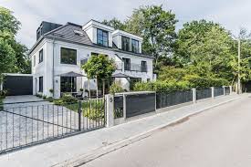 Impressionen Link Gmbh Die Munchner Hausmanufaktur Makale 1 Die Gmbh Hausmanufaktur Impressi Courtyard House Plans Queenslander House House Styles