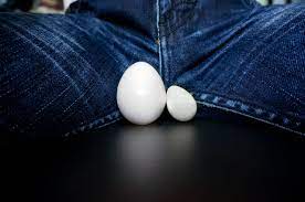 Testicular cancer strikes younger men. Advice One Of My Testicles Is Bigger Than The Other Is It Cancer Montreal Gazette